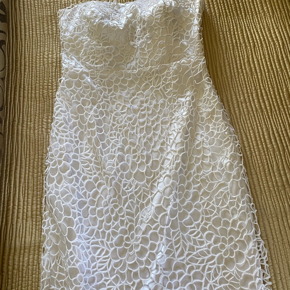 Ann Taylor sz 4 strapless white crochet dress.